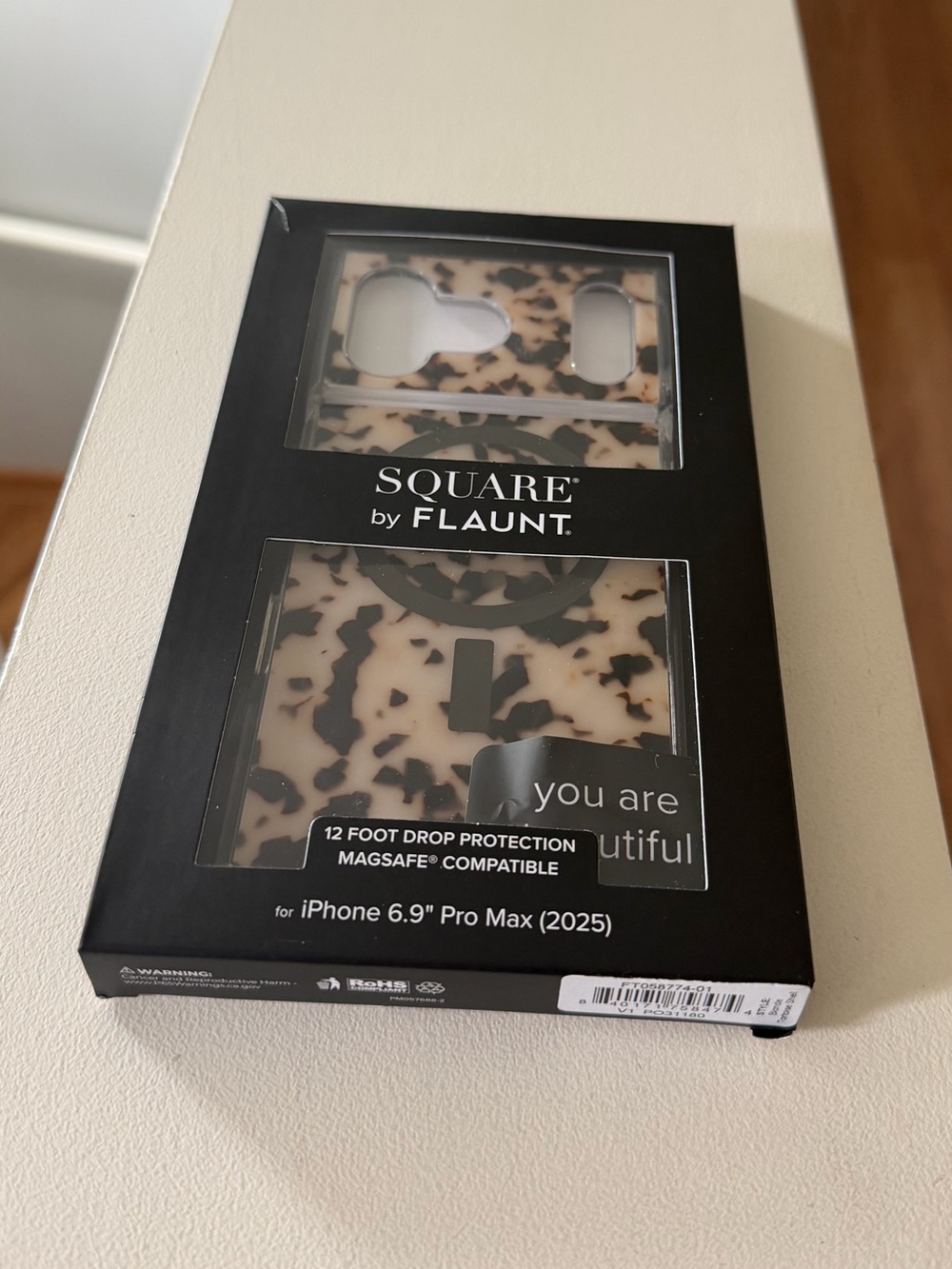 Brand new”Square by FLAUNT”phone case(iPhone 17Pro Max)Beautiful,square.🖤